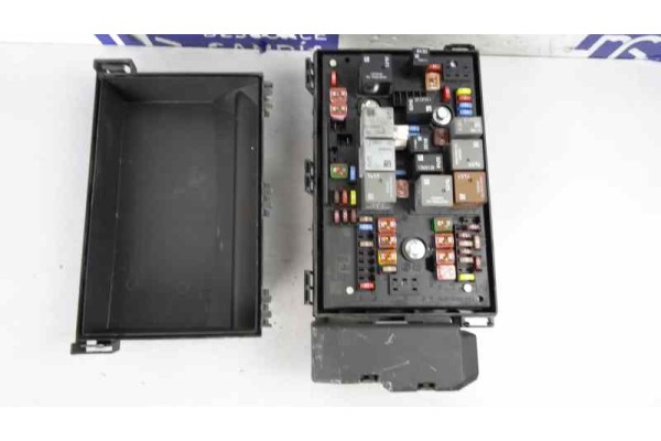 Caja reles / fusibles, Opel Astra J Sports Tourer Sport 2011, 13318783RJ