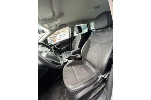 Opel Astra J Sports Tourer Sport 2010 para piezas | Desguace Gandia SL