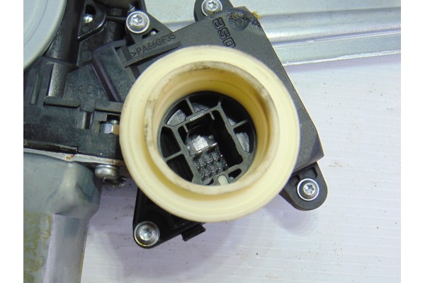 Elevalunas trasero izquierdo, Toyota Avensis Cross Sport (T27) Advance 2011, 85701-02010