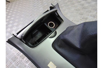 Apoyabrazos central, Mazda 6 Berlina (Gg) 2.0 CRTD 120 Active (5-ptas.) 2004