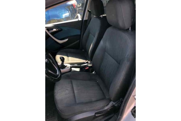 Opel Astra J Sports Tourer Sport 2011 para piezas | Desguace Gandia SL