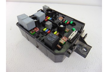 39068005 CAJA RELES / FUSIBLES OPEL CORSA E Selective 2017 39068005 204776 OPEL - 2