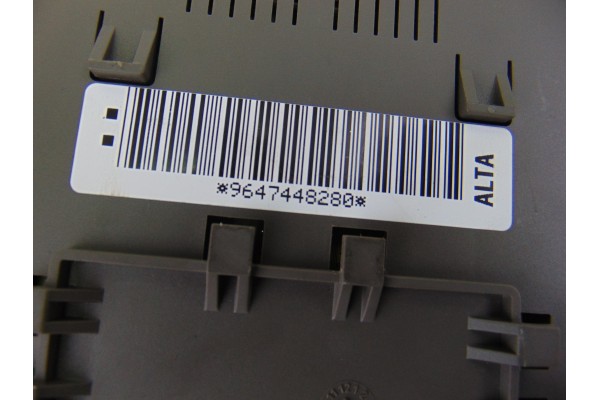 Caja reles / fusibles, Citroen C5 Berlina 2.0 HDi SX 2002, 9647448280