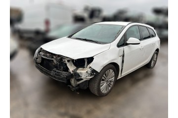 Opel Astra J Sports Tourer Sport 2010 para piezas | Desguace Gandia SL