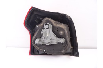 Piloto trasero derecho, Toyota Corolla (E12) 2.0 D-4D Sol Berlina 2004