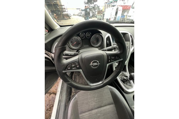 Opel Astra J Sports Tourer Sport 2010 para piezas | Desguace Gandia SL