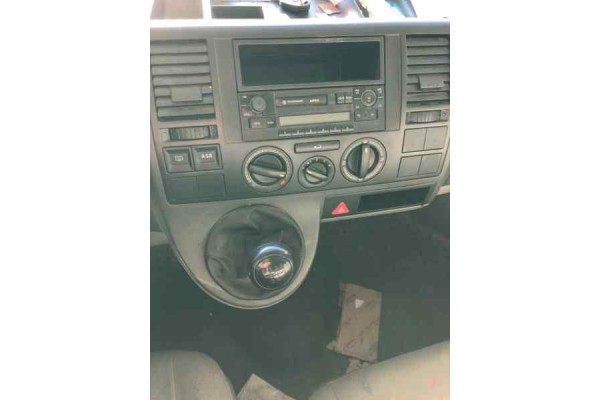 Volkswagen T5 Transporter Furgón/Combi (7H) Caja Cerrada Economy 2006 para piezas | Desguace Gandia SL