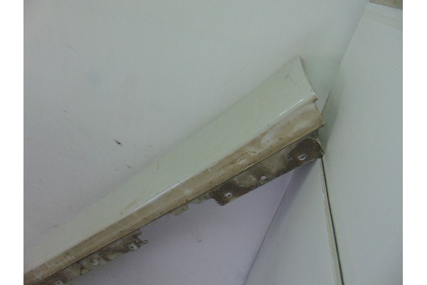 Faldon lateral