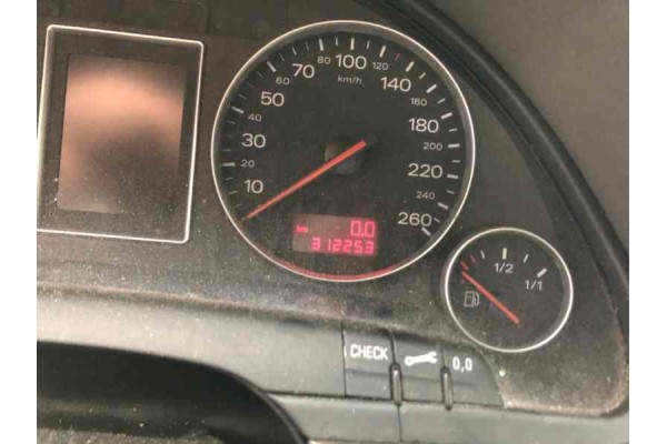 Audi A4 Berlina (8E) 2.5 TDI 2003 para piezas | Desguace Gandia SL