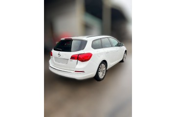 Opel Astra J Sports Tourer Sport 2010 para piezas | Desguace Gandia SL