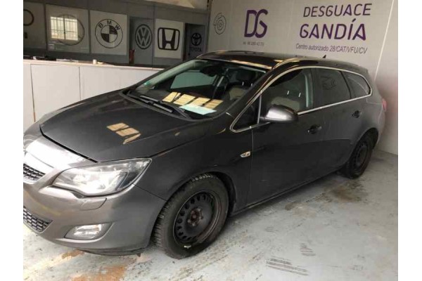 Opel Astra J Sports Tourer Sport 2011 para piezas | Desguace Gandia SL