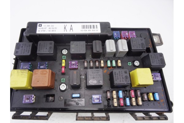 Caja reles / fusibles, Opel Astra H Berlina Cosmo 2007, 13250232