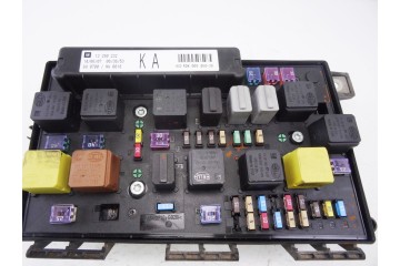 Caja reles / fusibles, Opel Astra H Berlina Cosmo 2007, 13250232