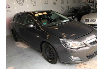 Opel Astra J Sports Tourer Sport 2011 para piezas | Desguace Gandia SL