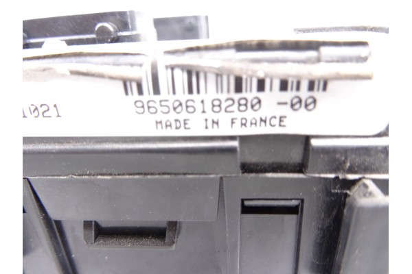 Caja reles / fusibles, Citroen C5 Berlina 2.0 HDi SX 2004, 9650618280