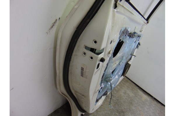 Puerta trasera izquierda, Toyota Corolla Verso (R1) 2.2 D-4D Luna 2008