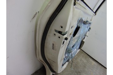 Puerta trasera izquierda, Toyota Corolla Verso (R1) 2.2 D-4D Luna 2008