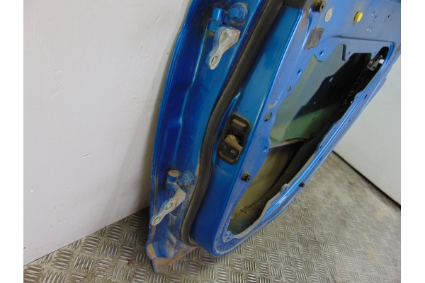 Puerta trasera derecha, Ford Focus Berlina (Cap) Trend 2005