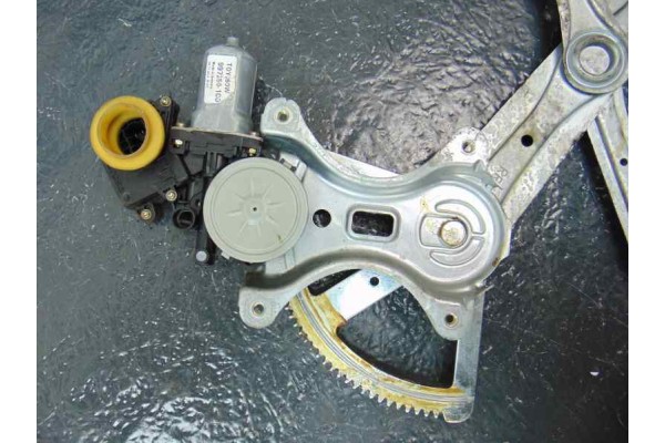 Elevalunas trasero derecho, Toyota Corolla Verso (R1) 2.0 D-4D Sol 2004, 69830-0F020