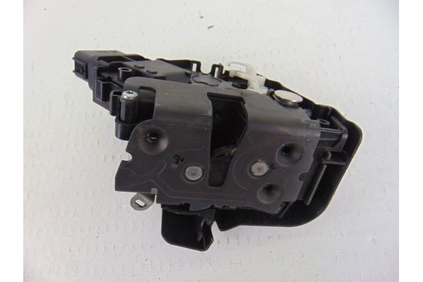 Cerradura puerta delantera derecha, Volvo V50 Familiar D4 Kinetic 2011, 30799302