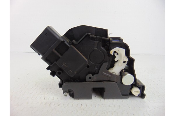 Cerradura puerta trasera derecha, Volvo V50 Familiar D4 Kinetic 2011, 30799316
