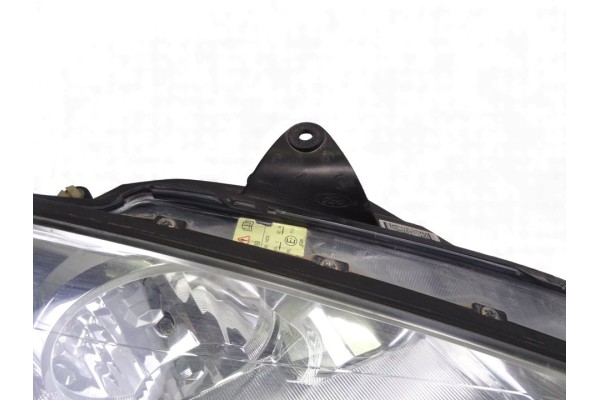 Faro derecho, Ford Focus Berlina (Cak) Trend 2003, 2M5113100BD
