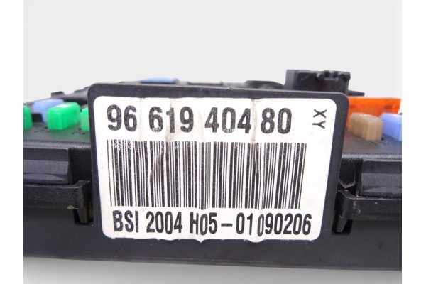 Caja reles / fusibles, Citroen C4 Berlina VTR Plus 2006, 9661940480