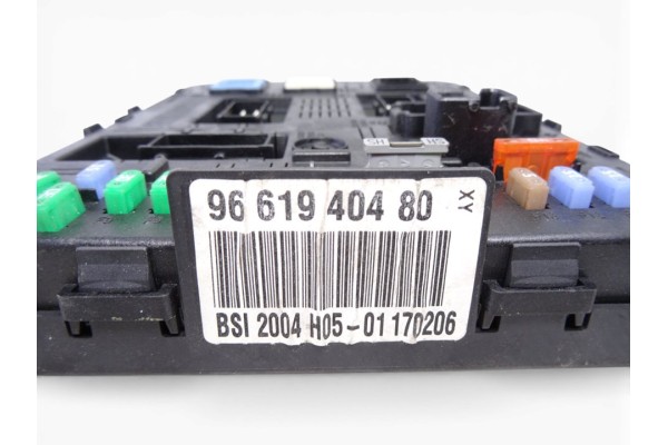 Caja reles / fusibles, Citroen C4 Berlina Collection 2006, 9661940480