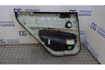 Guarnecido puerta trasera derecha