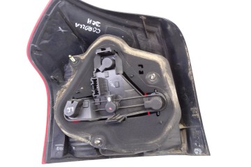 Piloto trasero derecho, Toyota Corolla (E12) 2.0 D-4D Luna Berlina 2003