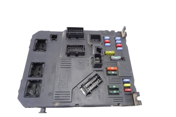 Caja reles / fusibles, Citroen Xsara Picasso 1.6 HDi 90 Exclusive 2009, 9657999780