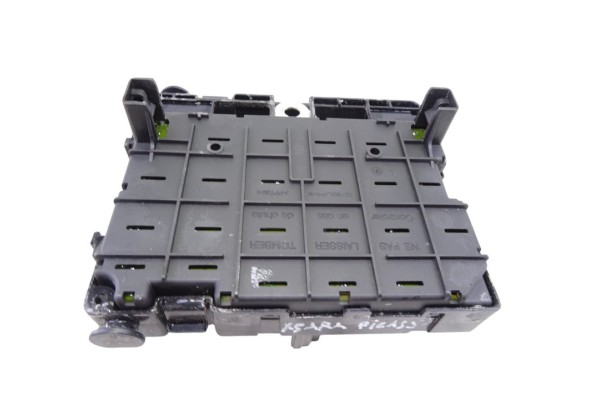 Caja reles / fusibles, Citroen Xsara Picasso 1.6 HDi 90 Exclusive 2009, 9657608780