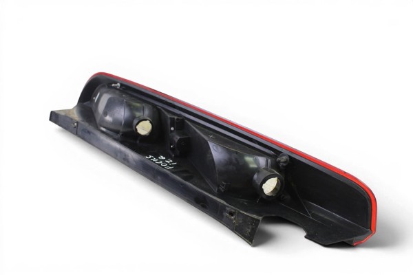 Piloto trasero izquierdo, Ford Focus Berlina (CB4) Trend 2009, 8M51-13404-A usado 3
