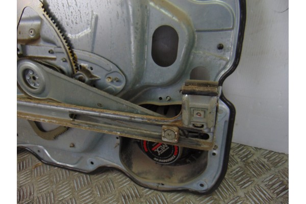 Elevalunas delantero derecho, Ford Focus Berlina (Cap) Trend 2005