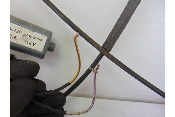 Elevalunas delantero derecho, Ford Focus Berlina (Cak) Ambiente 2004