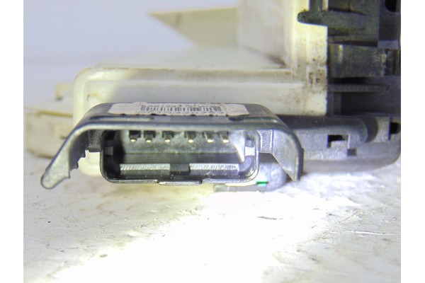 Cerradura puerta delantera izquierda, Peugeot 3008 Confort 2009, 825158