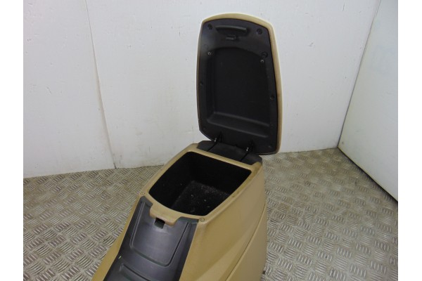  APOYABRAZOS CENTRAL SSANGYONG RODIUS Xdi 2010 197667 SSANGYONG - 1