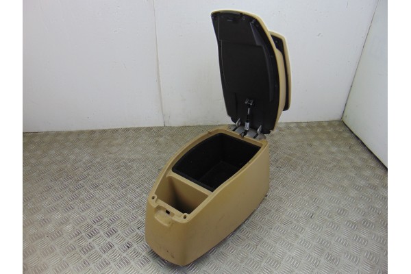  APOYABRAZOS CENTRAL SSANGYONG RODIUS Xdi 2010 197667 SSANGYONG - 2