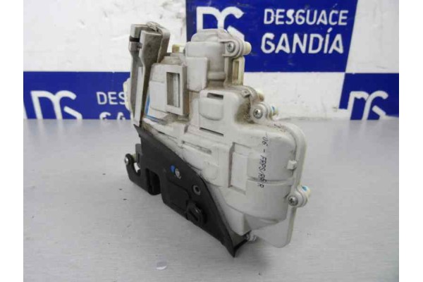 Cerradura puerta trasera derecha, Audi A4 Berlina (8E) 2.0 TDI 16V (103kW) 2007 usado 4