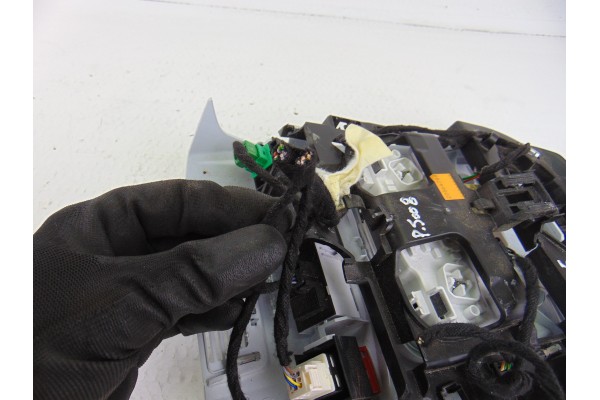 LUZ INTERIOR PEUGEOT 5008