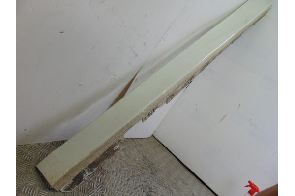 Faldon lateral