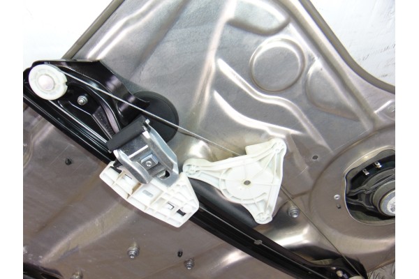 Elevalunas trasero derecho, Mercedes-benz Clase e (Bm 212) Lim. 220 CDI BlueEfficiency (212.002) 2011, A2048200642 usado 4