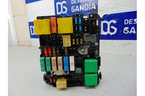 Caja reles / fusibles, Citroen C4 Cactus Feel 2014, 9804848480 usado 4