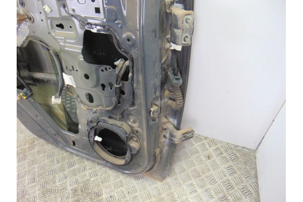 Puerta trasera izquierda, Nissan Navara Pickup (D40M) Doble Cab SE 4X4 2005 usado 4