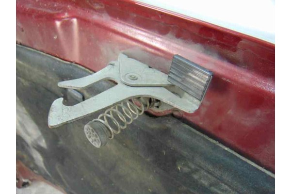 Capo, Volvo V70 Familiar D 5 Tracción total 2003, GRANATE