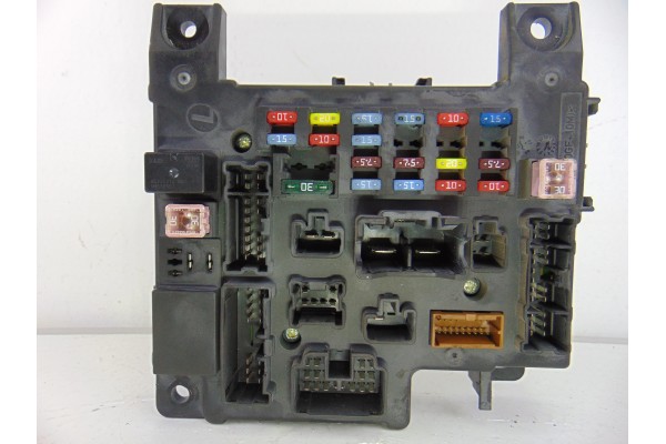 Caja reles / fusibles, Citroen C-crosser Vtr 2009, 8637A319 usado 4