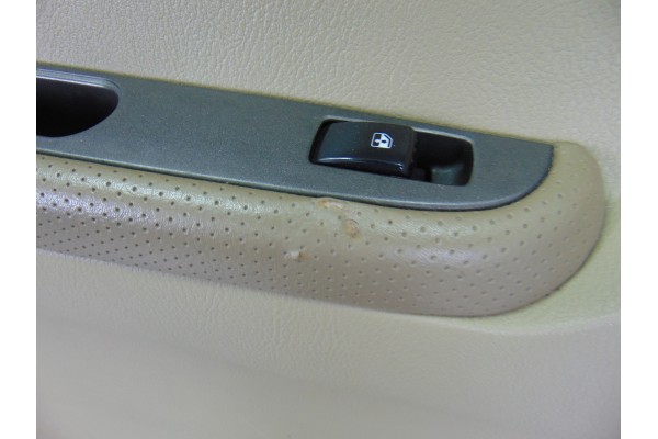 Puerta trasera izquierda, Ssangyong Rodius Xdi Limited AWD 2006, DORADA