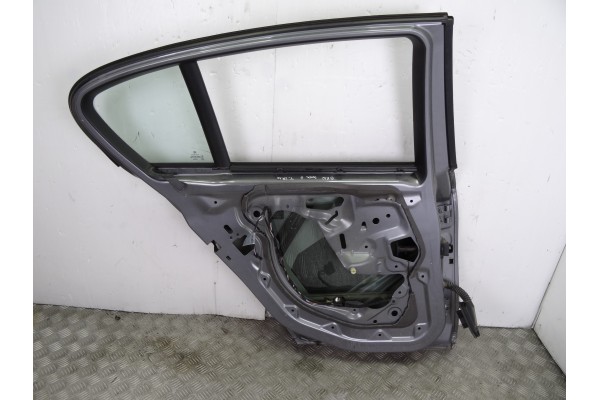 Puerta trasera izquierda, BMW Serie 1 Berlina (E81/E87) 118d 2010 usado 4