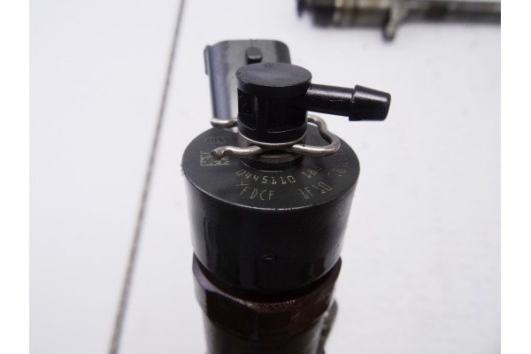 Inyector, Ford Focus Berlina (Cap) Ambiente (D) 2006, 0445110188