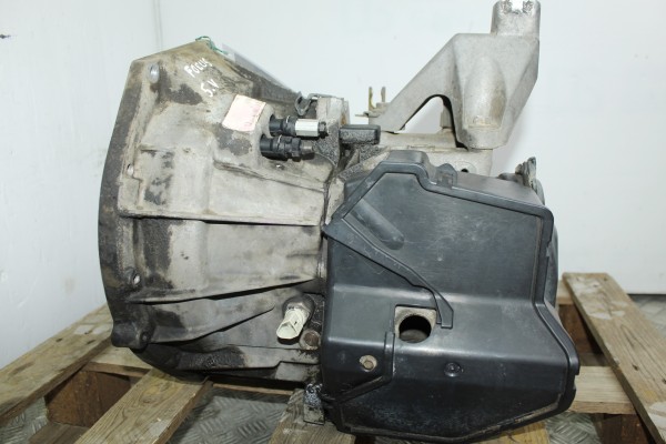 Caja cambios, Ford Focus Berlina (Cak) Trend 2003, XS4R7002BE